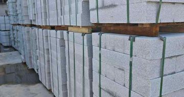 桂林芝麻白路牙石，路侧石