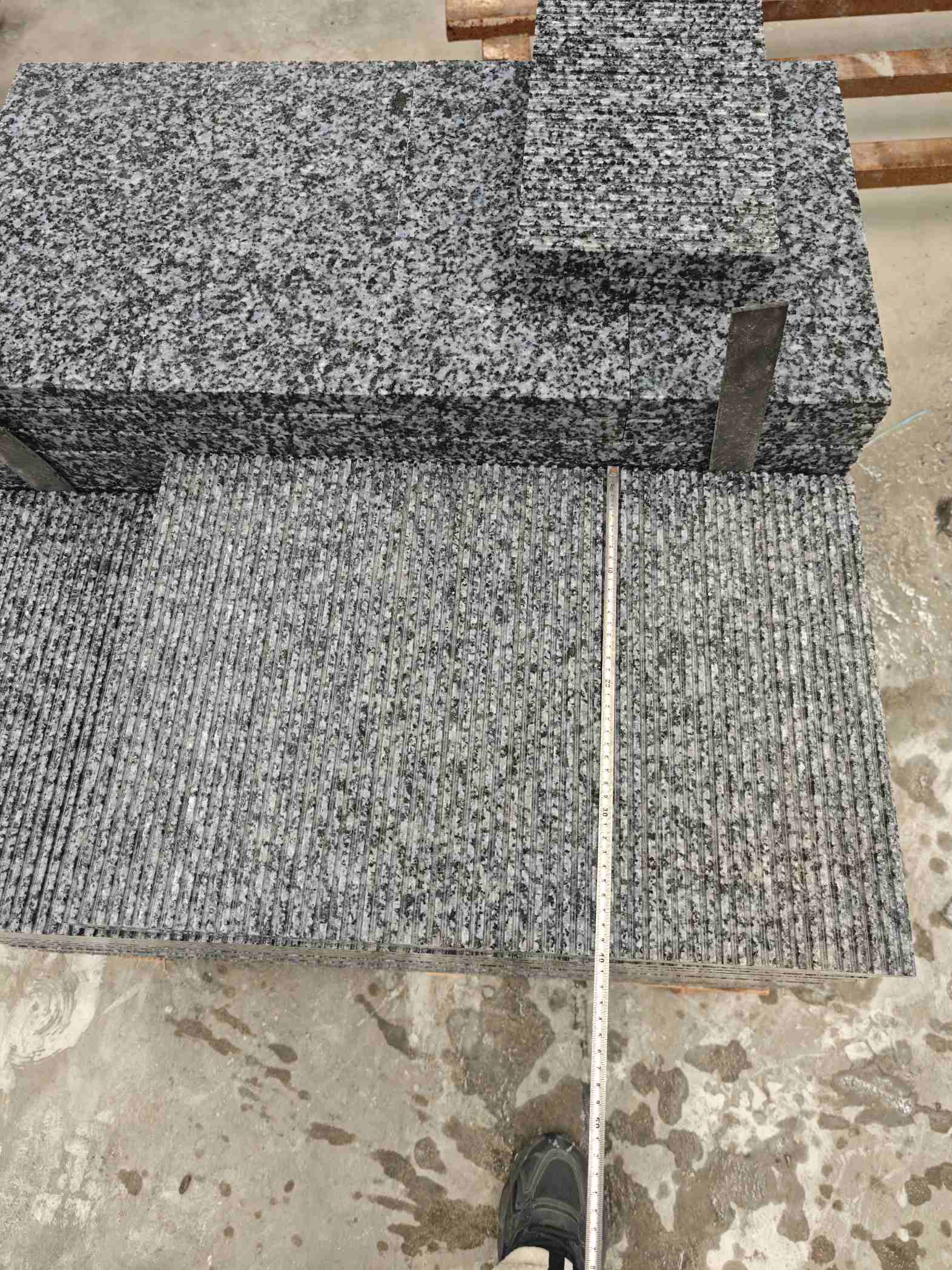 桂林芝麻黑拉丝面