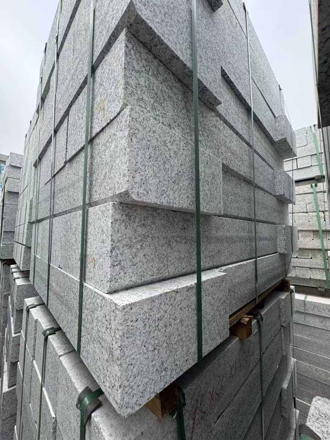 桂林芝麻白路牙石 马路牙子
