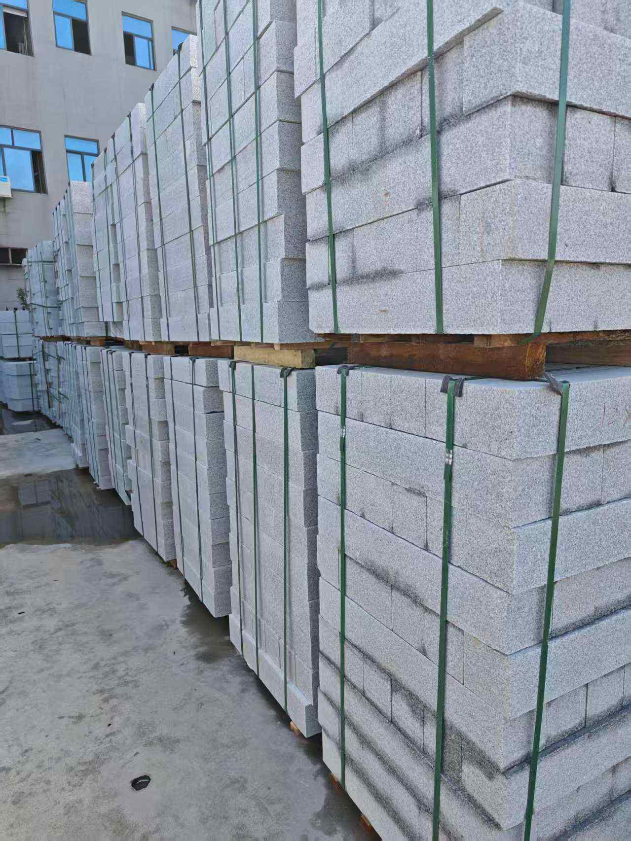 桂林芝麻白路牙石，路侧石