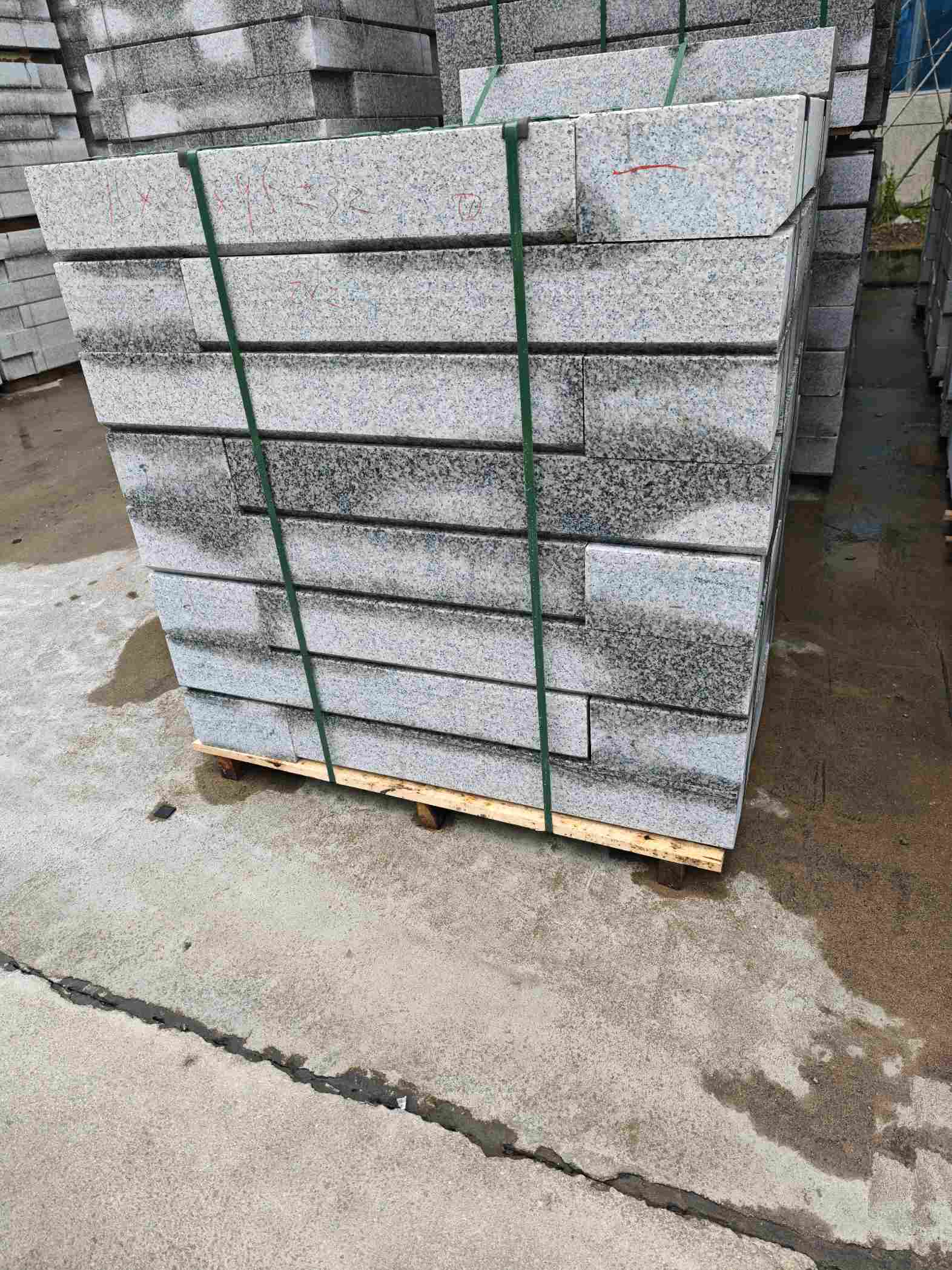 桂林芙蓉白路牙石，马路牙子